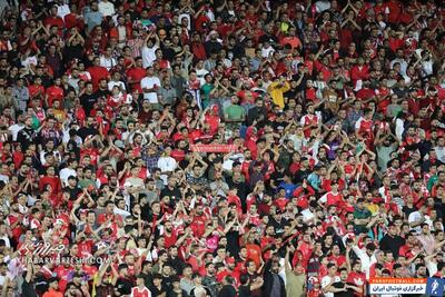 سرود ویژه هواداران پرسپولیس روی سکوهای آزادی - پارس فوتبال | خبرگزاری فوتبال ایران | ParsFootball