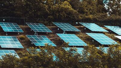 گورستان‌هایی که به مزرعه خورشیدی تبدیل می‌شوند