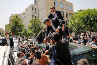 ببینید | احمدی‌نژاد در مسیر وزارت کشور