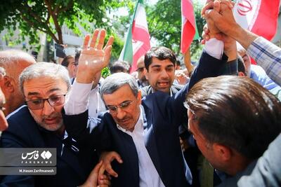 احمدی‌نژاد آمد؛ محمودی‌ها کارناوال راه انداختند، خیابان قرق کردندو شعار دادند!+تصویر