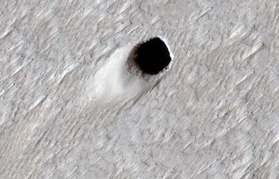 حفرۀ مرموز مریخ به کجا راه دارد؟ (+عکس)