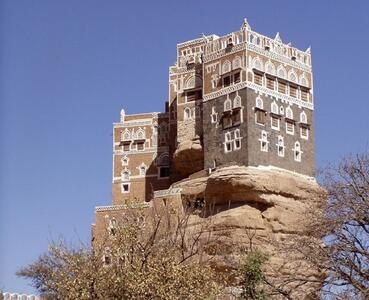 شگفت‌انگیزترین ساختمان یمن؛ قصری که از صخره روییده است (+عکس)