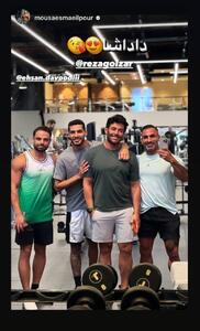عکس | تیپ محمدرضا گلزار در باشگاه ورزشی؛ لبخند آقای بازیگر در کنار دوستانش - عصر خبر