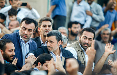 شعار هواداران احمدی‌نژاد در خیابان فاطمی