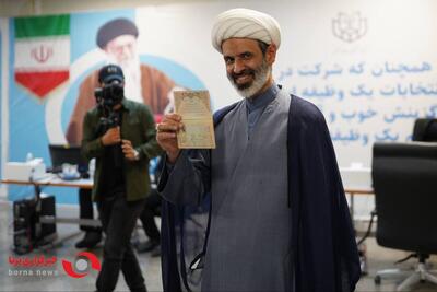 حسین میرزایی در چهاردهمین دوره انتخابات ریاست جمهوری ثبت نام کرد