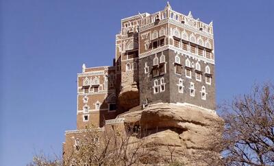 شگفت‌انگیزترین ساختمان یمن؛ قصری که از صخره روییده است + عکس