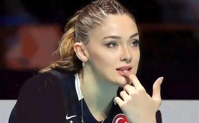 چهره جذاب «زهرا گونش» والیبالیست مشهور ترکیه ای در اسپانیا