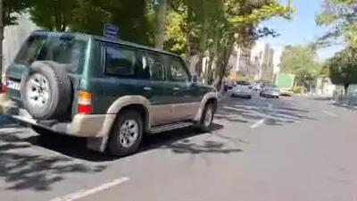 ببینید| احمدی‌نژاد با ماشین شاسی‌بلند راهی وزارت کشور شد