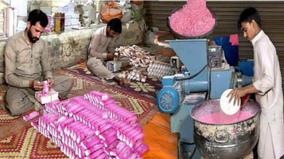 (ویدئو) نمایی نزدیک از مراحل ساخت صابون در کارگاه های پاکستان
