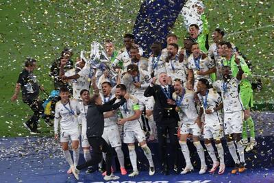 عکس؛ لحظه‌ای که رئال مادرید جام قهرمانی لیگ قهرمانان اروپا را بالای سر برد