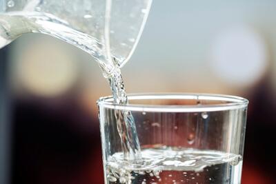 به این 13 دلیل هر روز ناشتا آب گرم بنوشید!