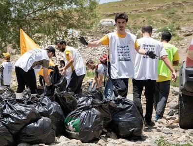 جمع‌آوری زباله‌های رها شده در طبیعت توسط سازمانی مردم نهاد