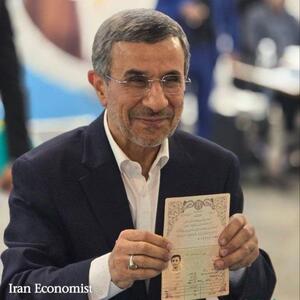 محمود احمدی نژاد رییس جمهور پیشین ایران اکنون در وزارت کشور