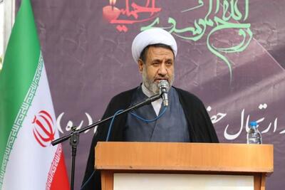امام خمینی (ره) در اوج غربت، یک تنه از ارزش‌های اسلام دفاع کرد