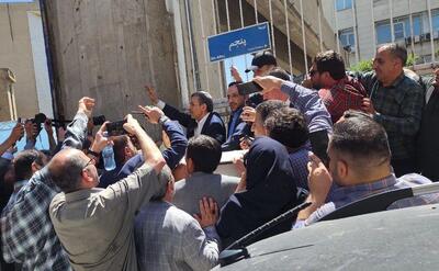 احمدی نژاد در جمع حامیانش بعد از خروج از وزارت کشور/ ویدئو