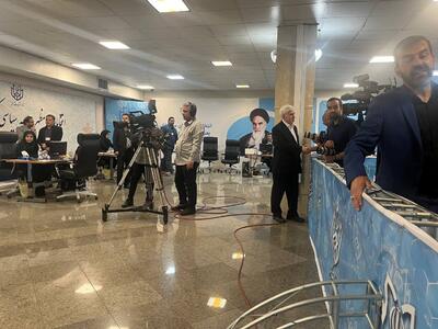 خوش و بش جوانفکر با خبرنگاران در ساختمان وزارت کشور+ عکس