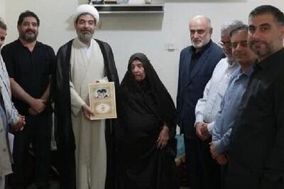 استاندار بوشهر با خانواده شهید ناصر جمالی دیدار کرد