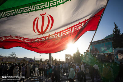 ملت با چشمی باز و فکری عاقبت‌اندیش برای پیشرفت ایران به صحن بیاید