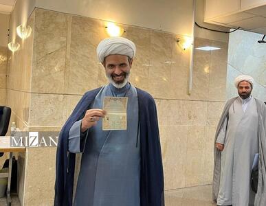 حجت الاسلام و المسلمین حسین میرزایی در انتخابات ریاست جمهوری ثبت‌نام کرد
