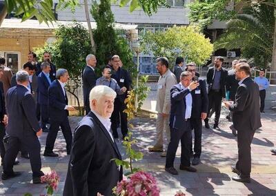 احمدی‌نژاد وارد ستاد انتخابات وزارت کشور شد