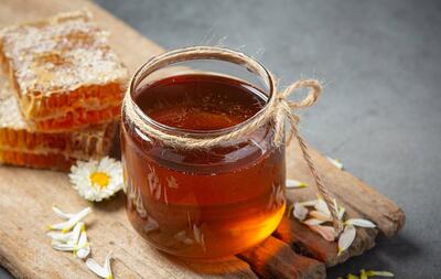 چرا ترکیب عسل طبیعی با آب را ناشتا بهتر است بنوشیم؟