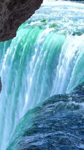 آبشار نیاگارا در مرز آمریکا و کانادا