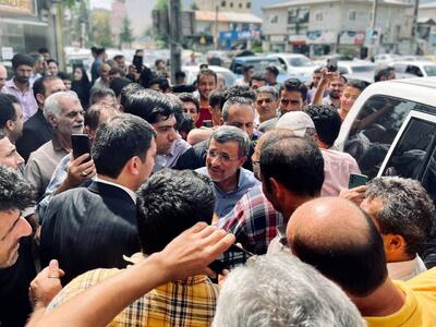لحظه ورود احمدی نژاد به وزارت کشور با تجمع هوادارانش | رویداد24
