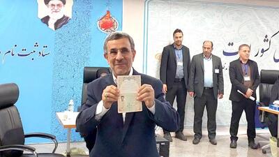 اولین قانون‌شکنی صریح احمدی‌نژاد بعد از کاندیداتوری؛ ادامه سخنرانی بعد از قطع شدن میکروفن+ فیلم