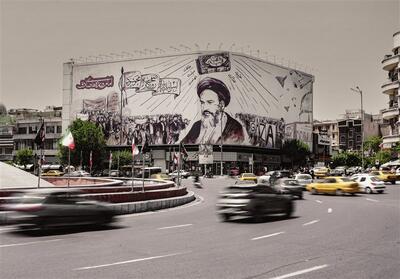 دیوارنگاره جدید میدان انقلاب با شعار   امام وعده‌های صادق   - تسنیم
