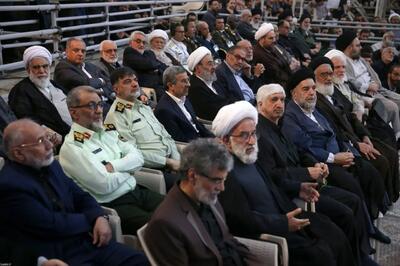 هم‌نشینی احمدی‌نژاد با سردار رادان در یک مراسم/ عکس