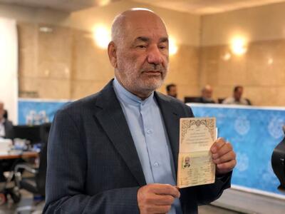 ثبت نام حسن کامران در انتخابات ریاست جمهوری چهاردهم+ فیلم