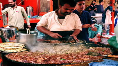 (ویدئو) غذای خیابانی در پاکستان؛ جگر سرخ شده گوسفندی در خیابان های کراچی