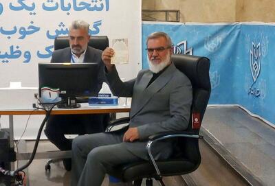 (ویدئو) محمد رویانیان در انتخابات ریاست جمهوری ثبت نام کرد