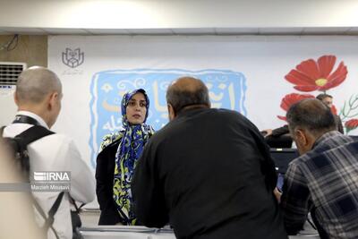 (عکس) نماینده سابق بدون چادر در انتخابات ثبت‌نام کرد