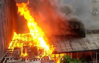 آتش سوزی در یکی از واحدهای تولیدی شهرک صنعتی بهاران