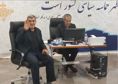 اکبر نیکزاد در انتخابات ثبت‌نام کرد