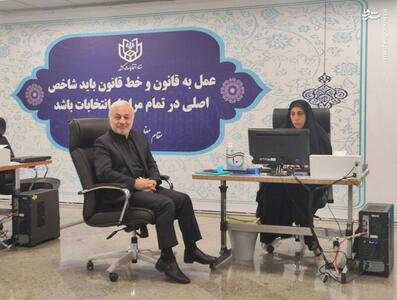 عکس/ جلال‌زاده در انتخابات ثبت‌نام کرد