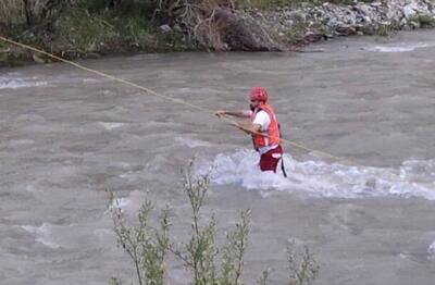 امدادگران فرد گرفتار در رودخانه کرج را نجات دادند
