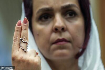 تصویری متفاوت از یک زن در مراسم یادمان امام خمینی