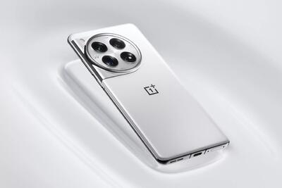 مدل جدید گوشی وان پلاس ۱۲ در رنگ سفید رونمایی شد - زومیت