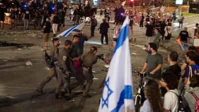 بازداشت معترضان اسرائیلی در تظاهرات علیه دولت؛ نتانیاهو: آتش‌بس دائمی در غزه فعلا «غیرقابل طرح» است