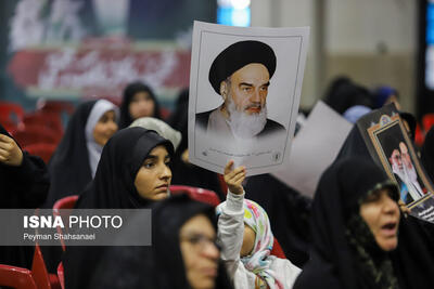 عملکرد امام خمینی(ره) به عنوان یک کار پژوهشی در دانشگاه مطرح شود