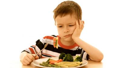 ناخنک زدن و عادات بد غذایی کودکان را چگونه کنترل کنیم؟