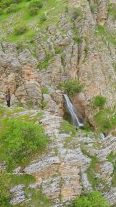 فیلم زیبایی های گم‌شده جوانرود یکی از آبشار های زیبا و بکر در دل طبیعت