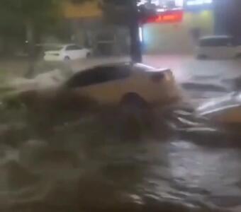 فیلم به زیر آب رفتن خیابان‌های فوجیان(چین) در اثر حجم بالای بارش در عرض 1 ساعت