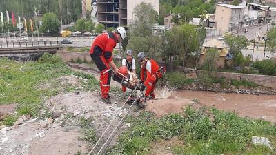 نجات ۶ گردشگر گرفتار در حاشیه رودخانه کرج