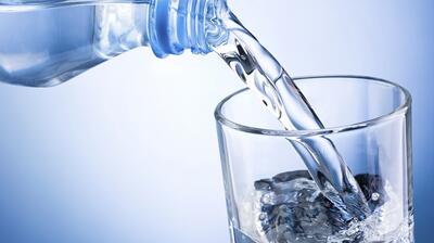 درباره نوشیدن آب مقطر؛ آیا می‌دانستید این آب اسیدی است؟!
