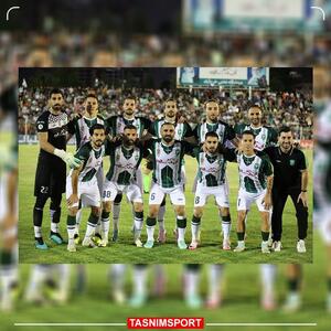 جشن صعود به لیگ برتر هواداران تیم خیبر با حضور در زمین چمن استادیوم تختی خرم‌آباد
