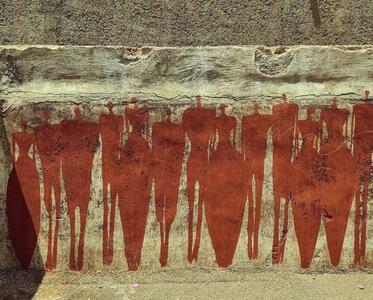 ماجرای نقاشی‌های سرخ بر دیوارهای تهران چیست؟