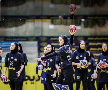دختران جوان هندبال ایران زمین، هم قسم برای درخشش در مسابقات قهرمانی جهان مقدونیه  بانوان